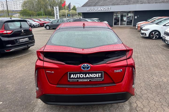 Rød Toyota Prius fra 2019 set udefra