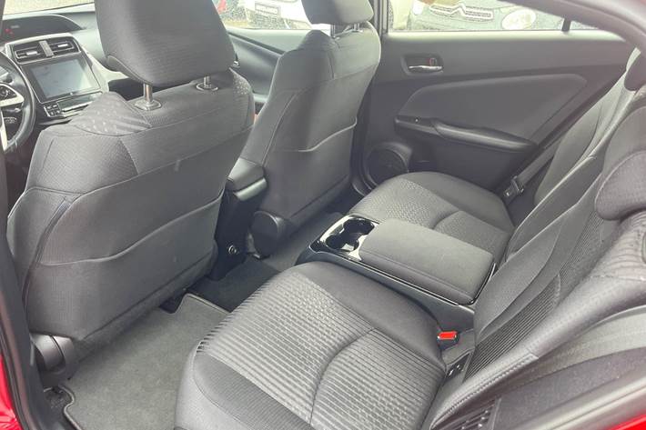 Rød Toyota Prius fra 2019