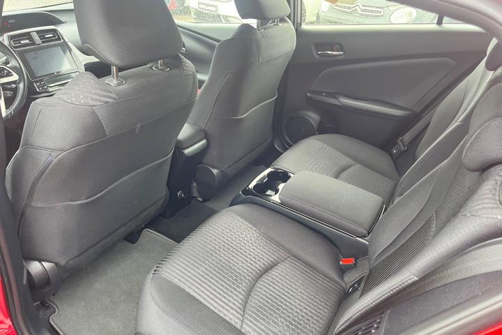 Rød Toyota Prius fra 2019