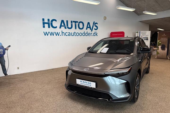 Grå Toyota BZ4X fra 2023