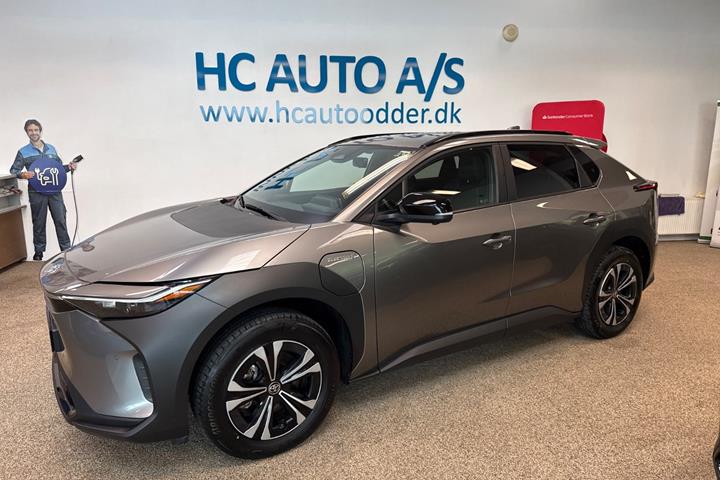 Grå Toyota BZ4X fra 2023