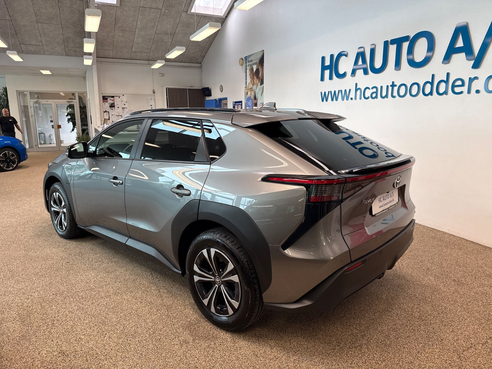 Grå Toyota BZ4X fra 2023