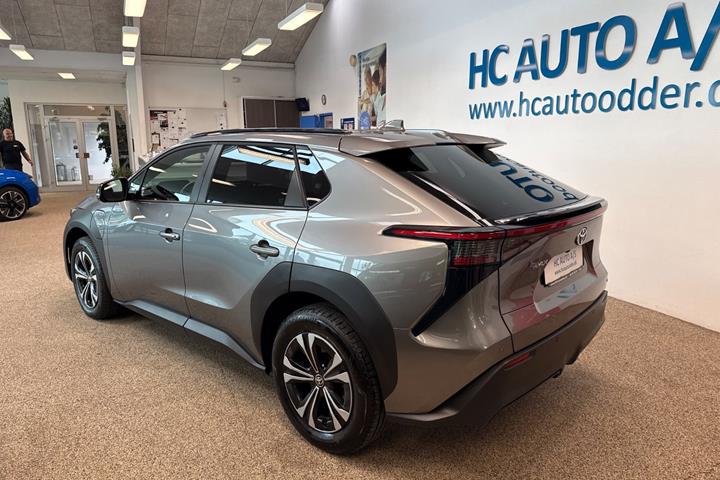 Grå Toyota BZ4X fra 2023