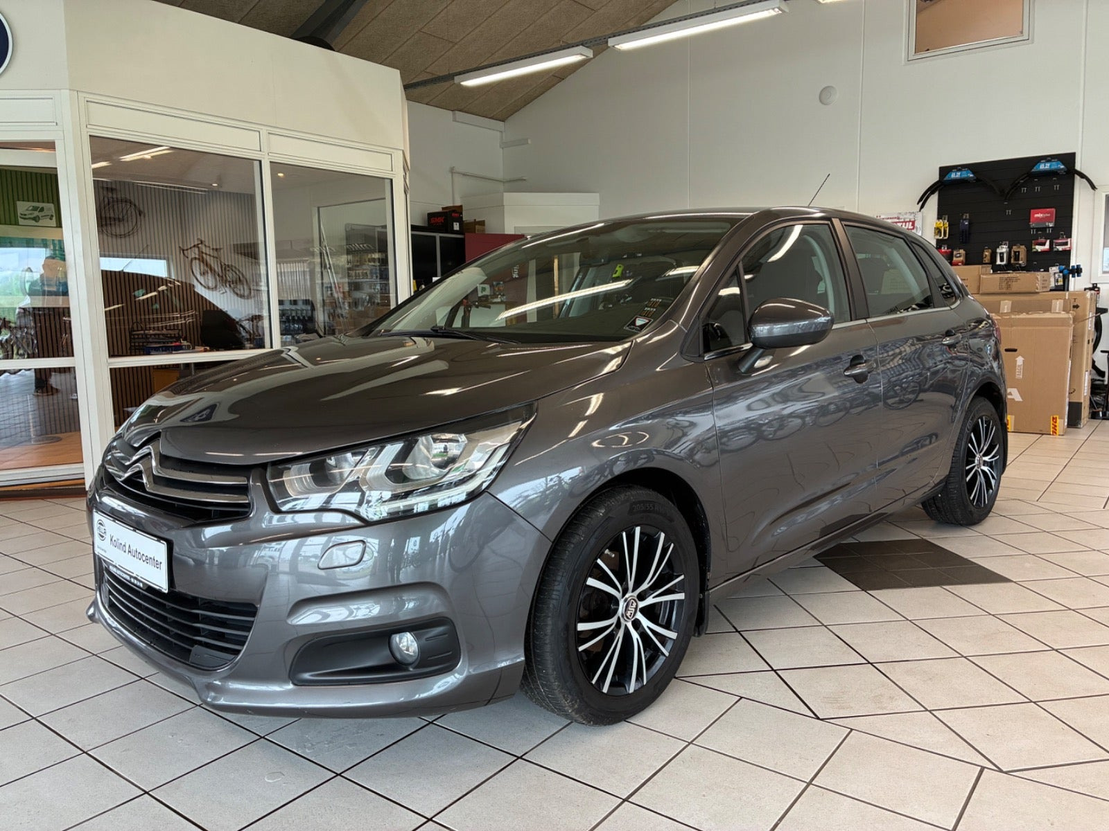 Grå Citroën C4 fra 2017