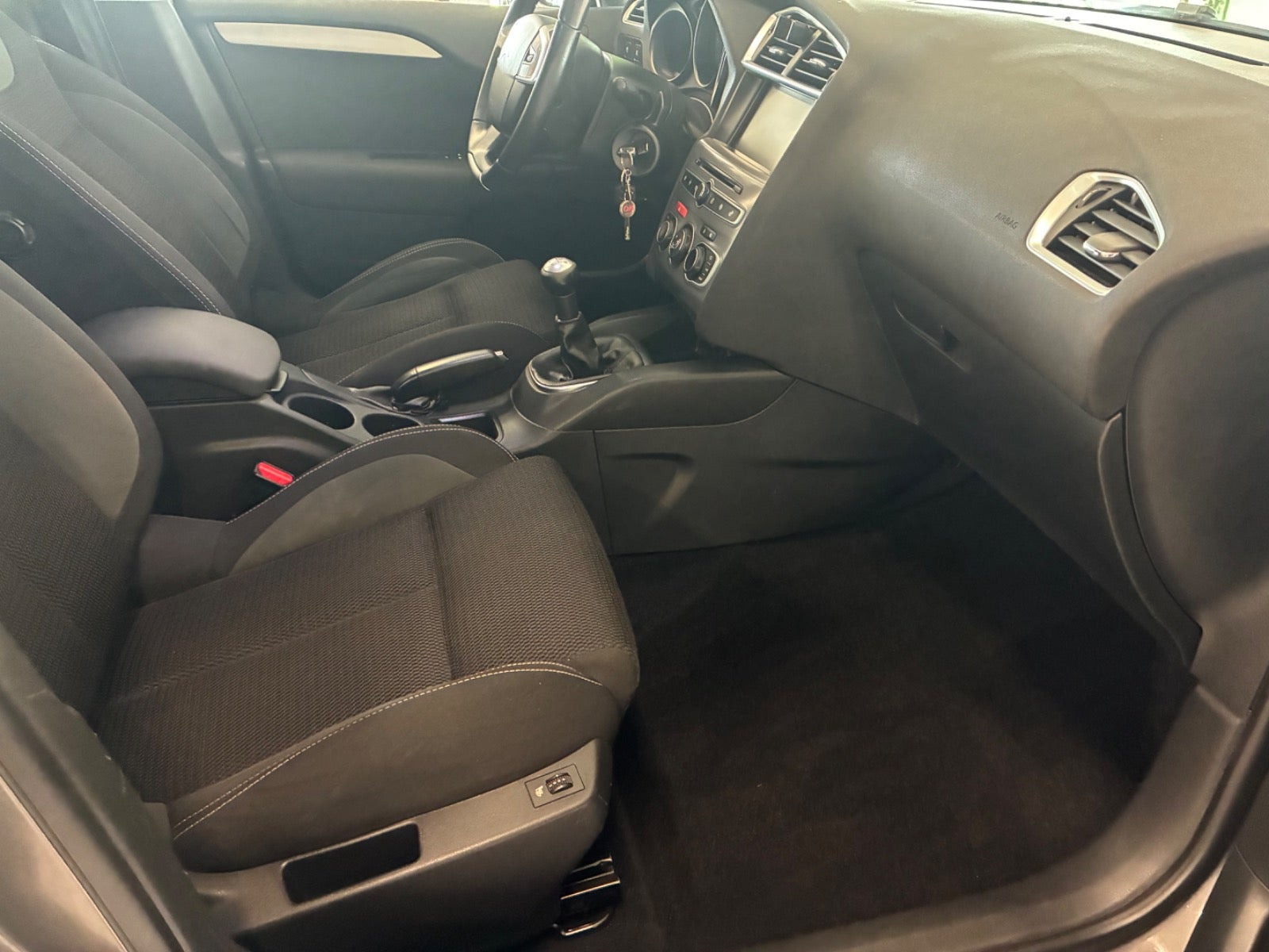 Grå Citroën C4 fra 2017