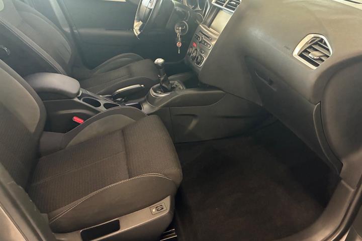 Grå Citroën C4 fra 2017