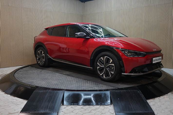 Rød Kia EV6 fra 2022 set udefra