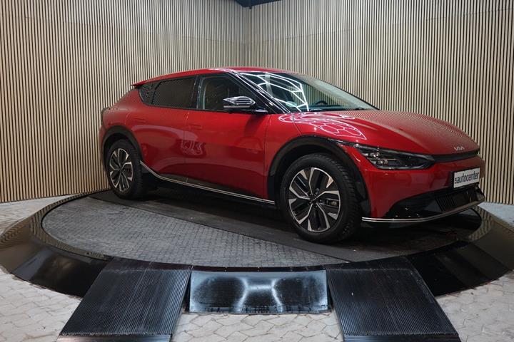 Rød Kia EV6 fra 2022 set udefra