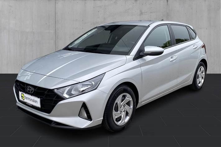 Sølv Hyundai i20 fra 2022