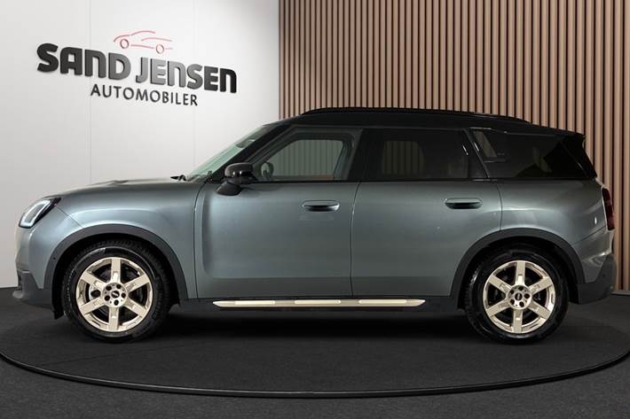 Grøn Mini Countryman SE fra 2025