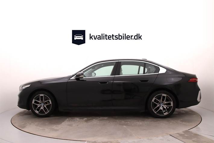 Sort BMW i5 fra 2023