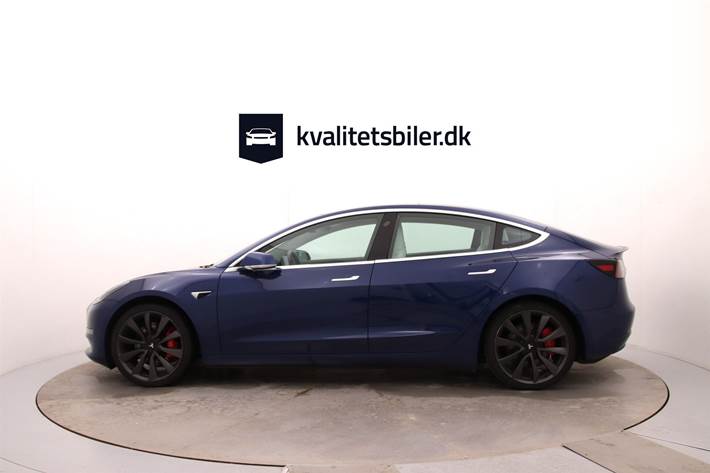 Blå Tesla Model 3 fra 2019