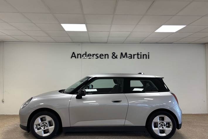 Sølv Mini Cooper fra 2024