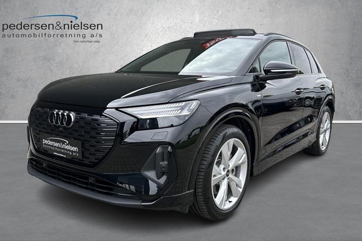Sort Audi Q4 fra 2024 set udefra