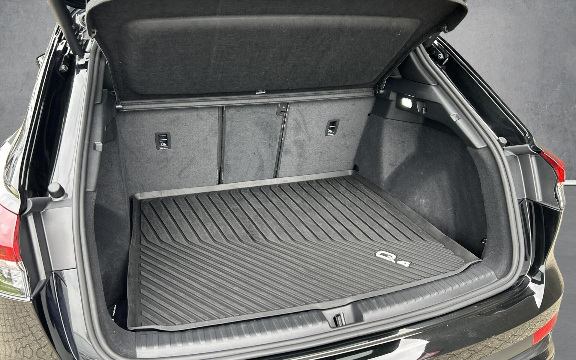 Sort Audi Q4 fra 2024