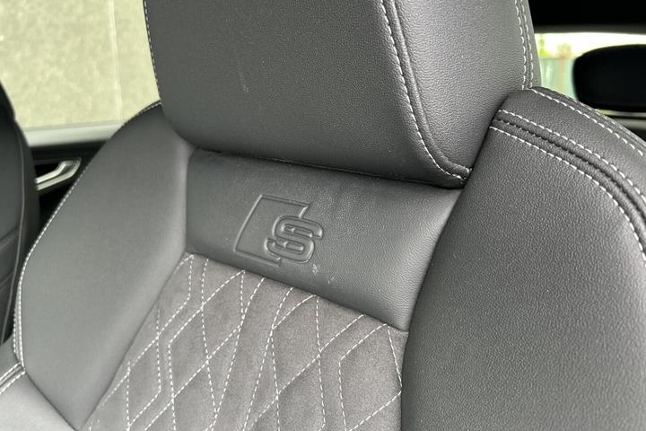 Sort Audi Q4 fra 2024