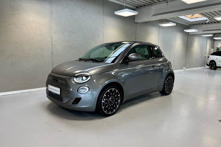 Grå Fiat 500e fra 2023