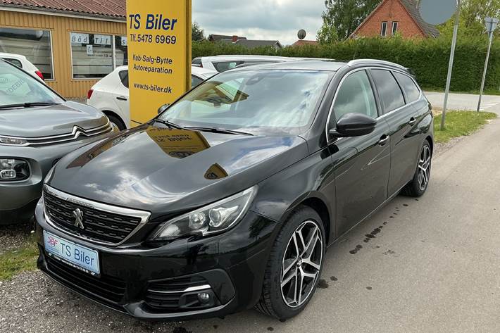 Sort Peugeot 308 fra 2018