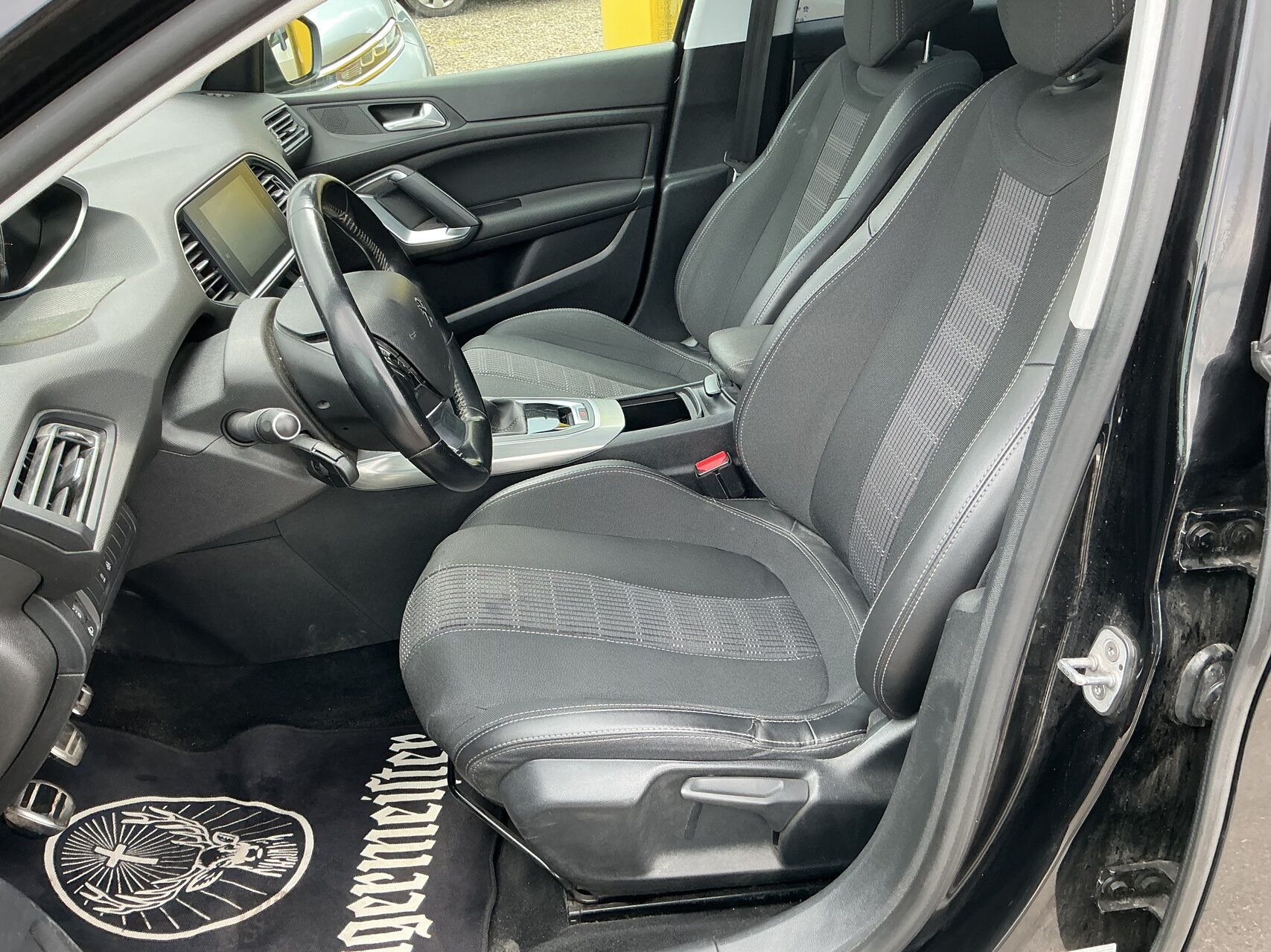 Sort Peugeot 308 fra 2018