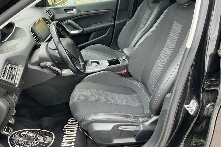 Sort Peugeot 308 fra 2018