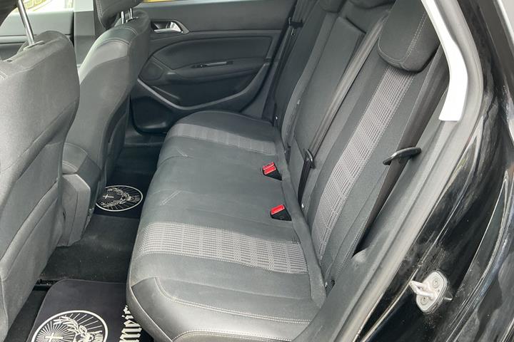 Sort Peugeot 308 fra 2018