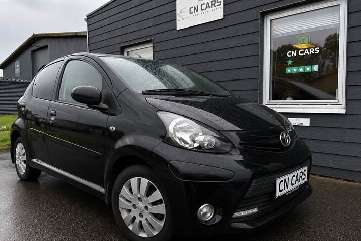 Sort Toyota Aygo fra 2012