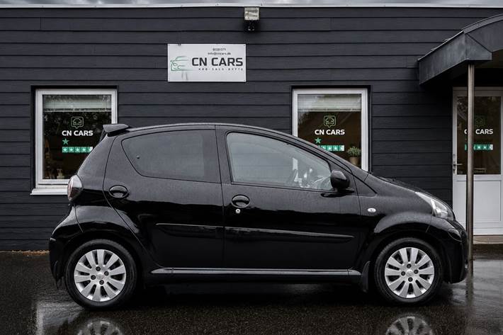 Sort Toyota Aygo fra 2012