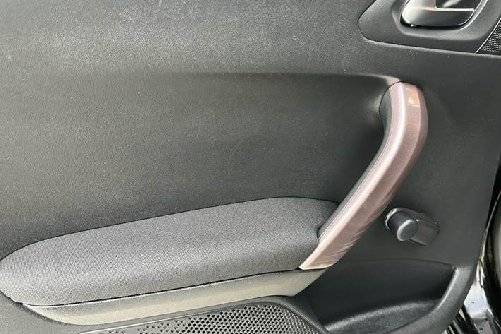 Sort Peugeot 2008 fra 2015