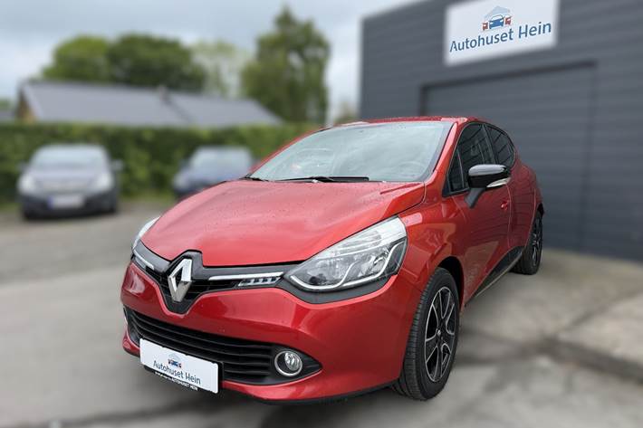 Rød Renault Clio IV fra 2015