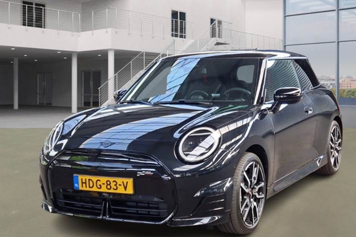 Sort Mini Cooper E fra 2024