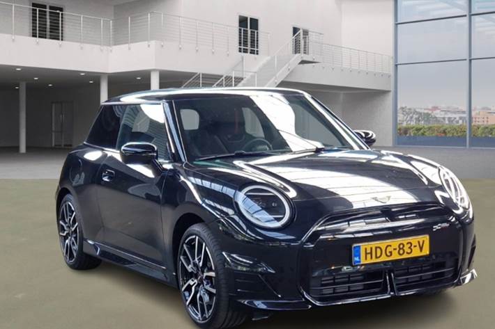 Sort Mini Cooper E fra 2024
