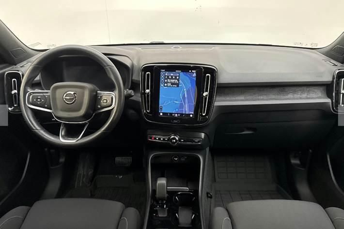 Hvid Volvo XC40 fra 2024