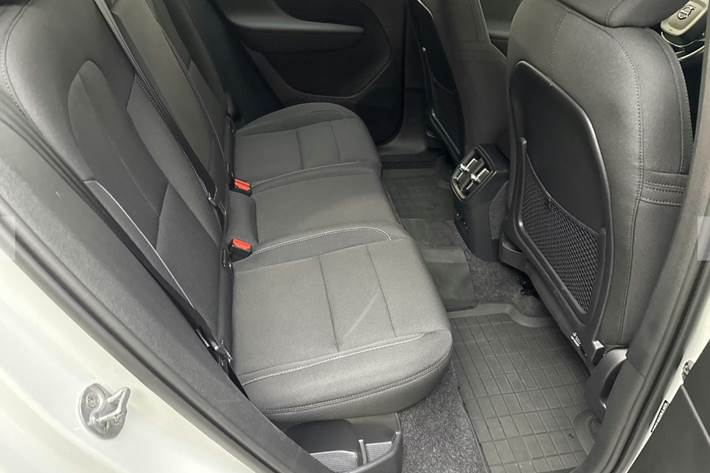 Hvid Volvo XC40 fra 2024
