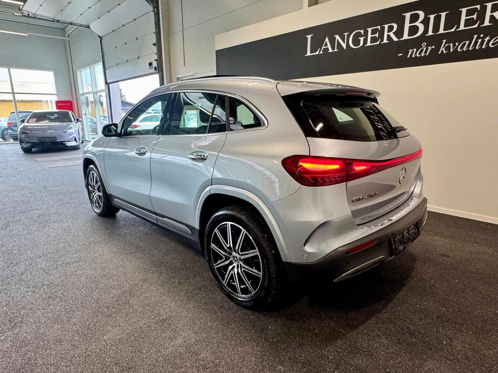 Sølv Mercedes EQA250+ fra 2025