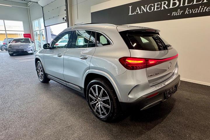 Sølv Mercedes EQA250+ fra 2025