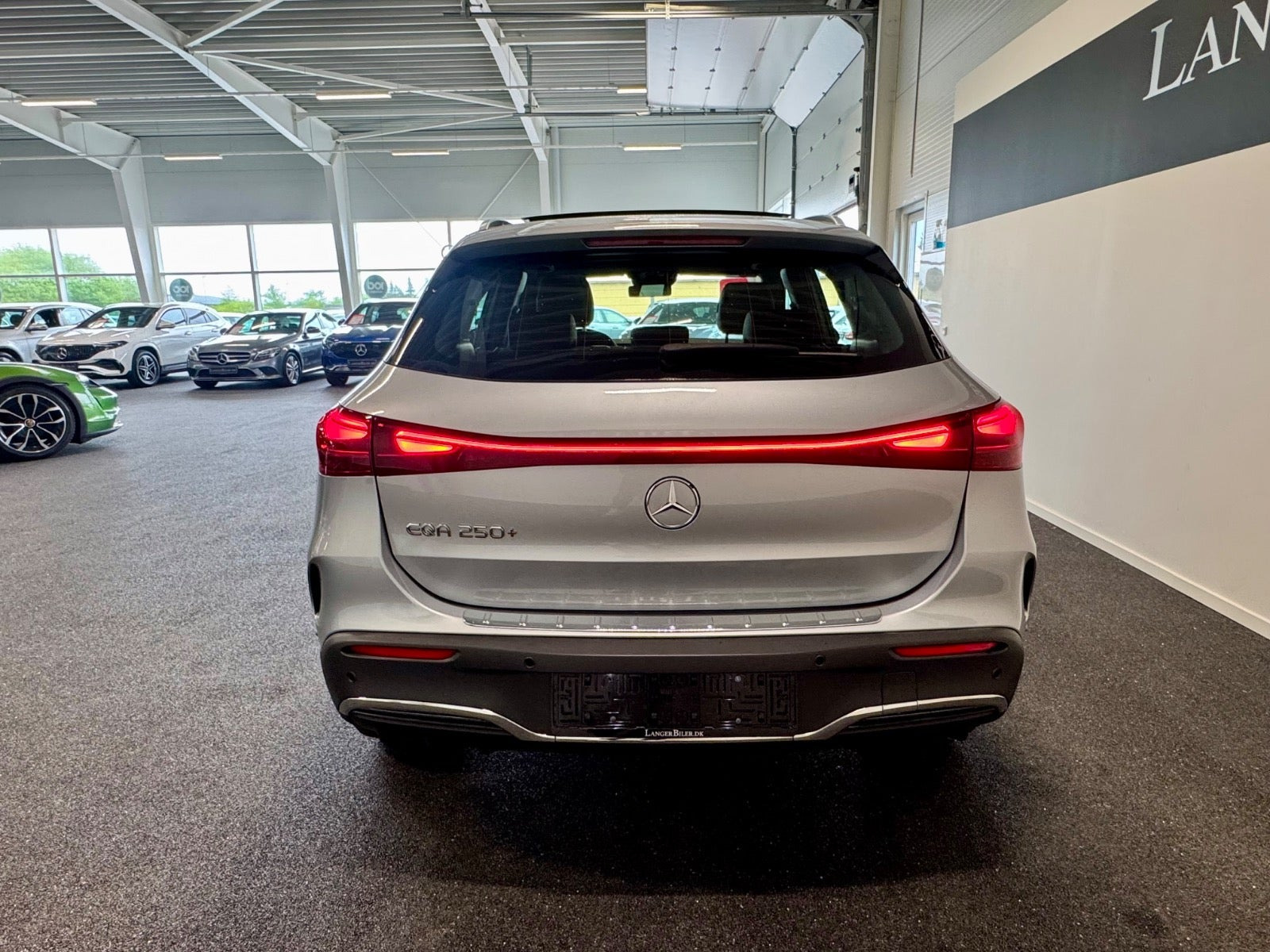 Sølv Mercedes EQA250+ fra 2025