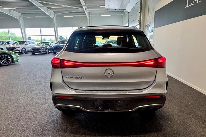 Sølv Mercedes EQA250+ fra 2025
