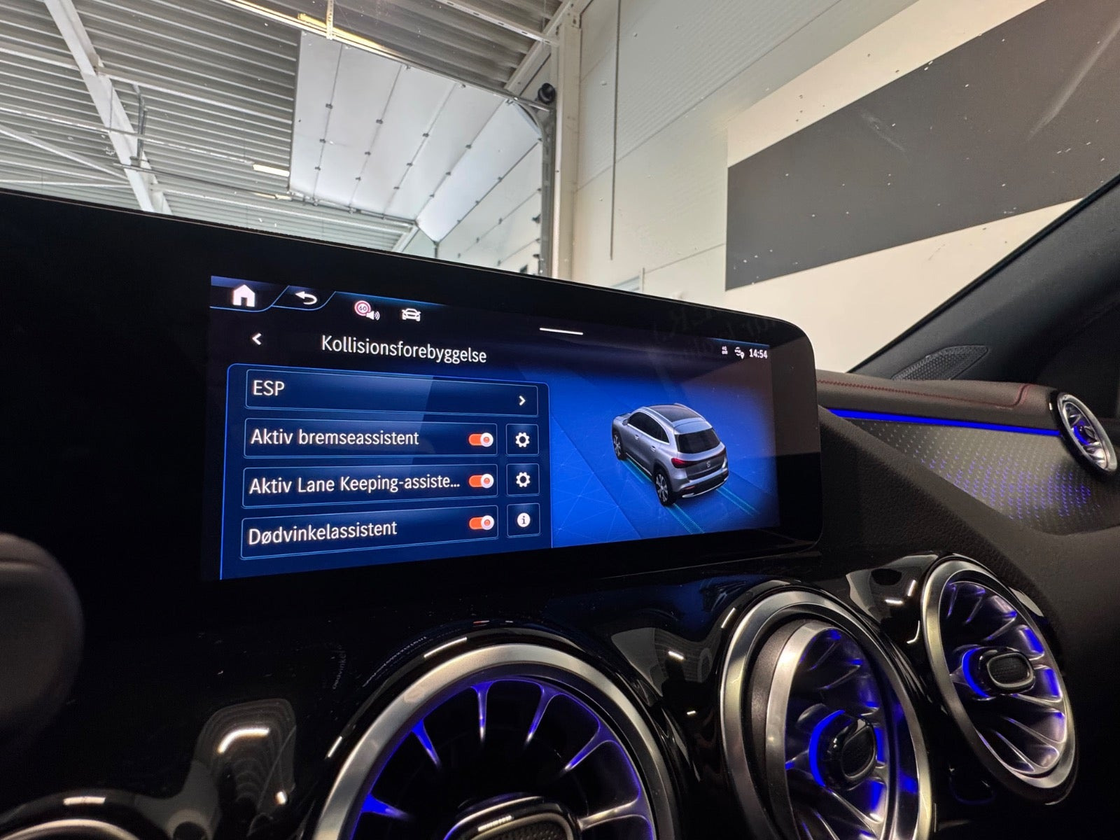 Sølv Mercedes EQA250+ fra 2025