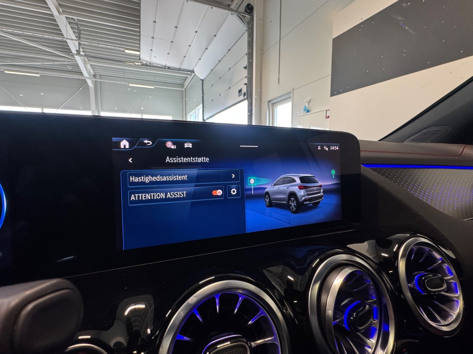 Sølv Mercedes EQA250+ fra 2025
