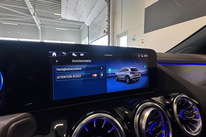 Sølv Mercedes EQA250+ fra 2025