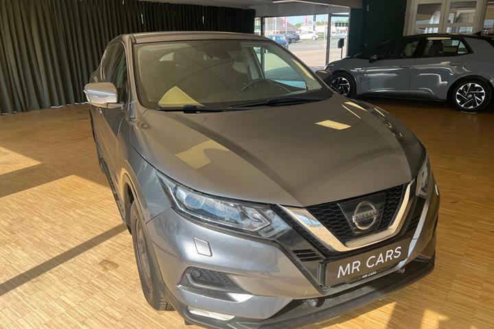 Grøn Nissan Qashqai fra 2017 set udefra