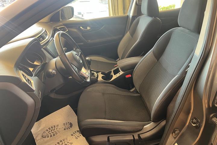Grøn Nissan Qashqai fra 2017