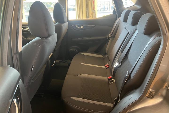 Grøn Nissan Qashqai fra 2017