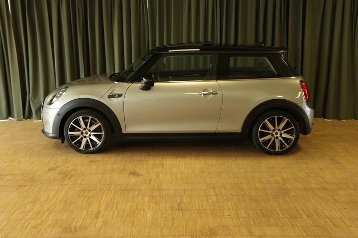 Sølv Mini Cooper SE fra 2023