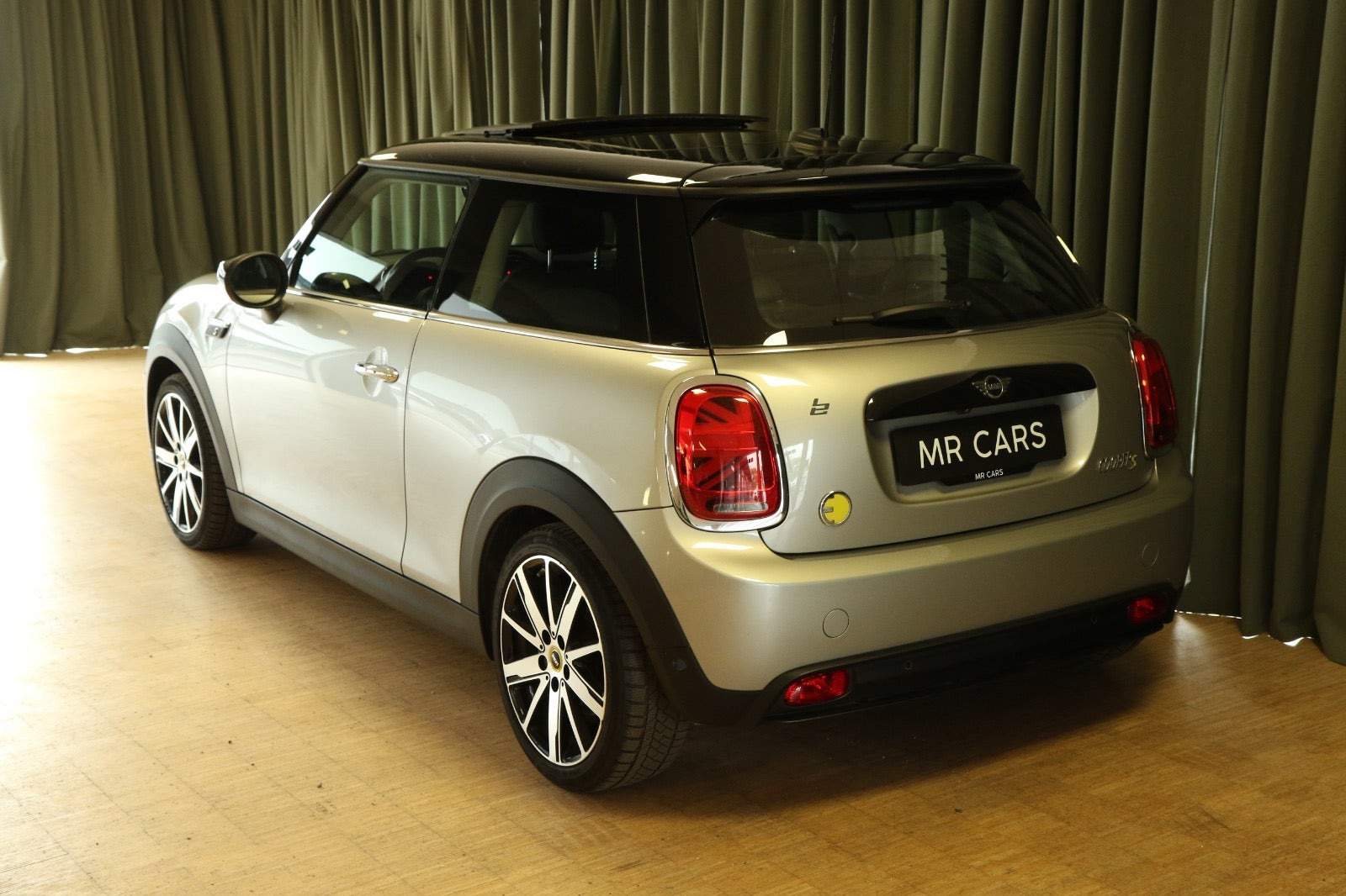 Sølv Mini Cooper SE fra 2023