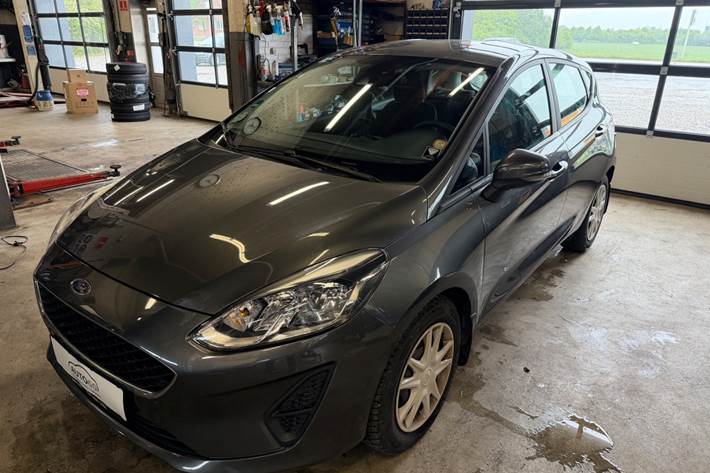 Grå Ford Fiesta fra 2019