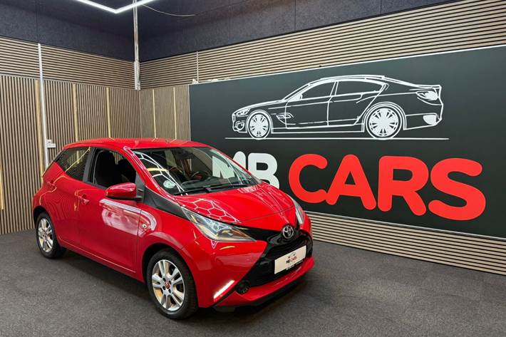 Rød Toyota Aygo fra 2015