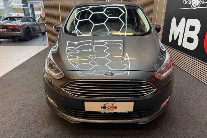 Grå Ford C-MAX fra 2015