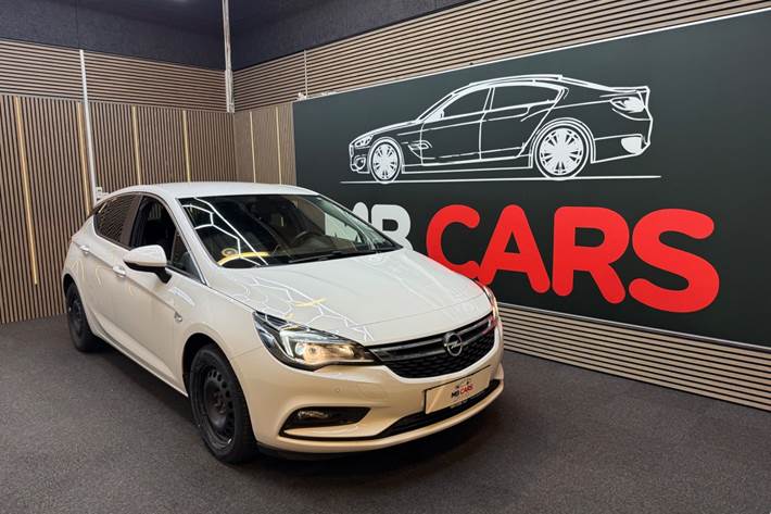 Hvid Opel Astra fra 2019