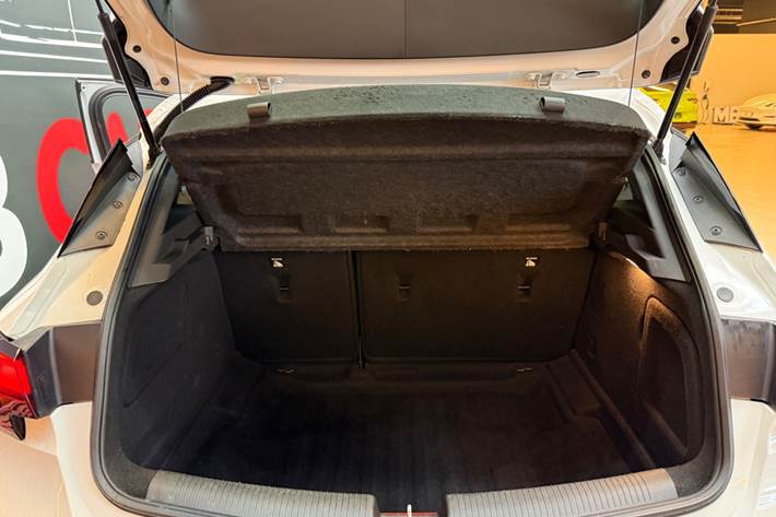 Hvid Opel Astra fra 2019